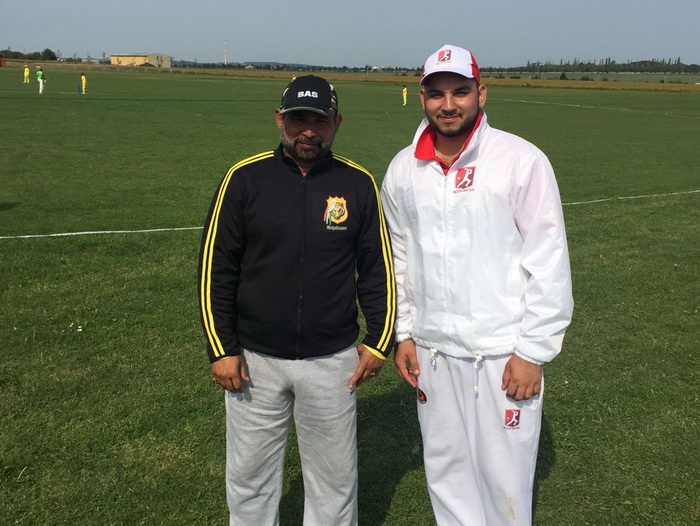Бывший игрок сборной Индии Четан Шарма (Chetan Sharma) и Акашдип Сингх (Akashdeep Singh)